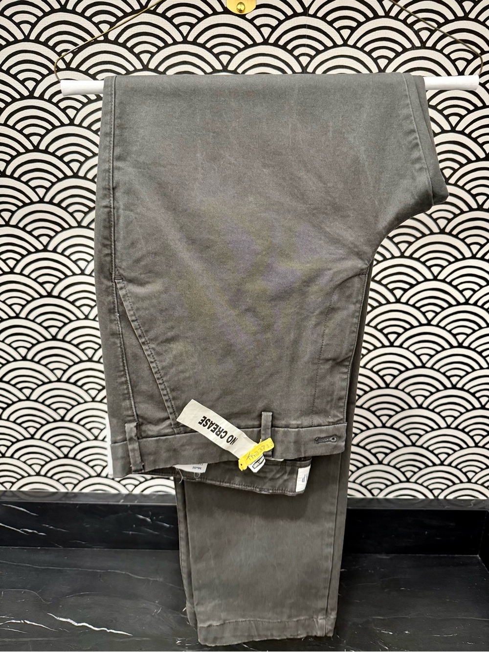 GAP Men's Slim Chinos Soft Black / Grey